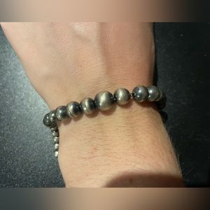authentic navajo bead bracelet, graduating beads, clasp on back